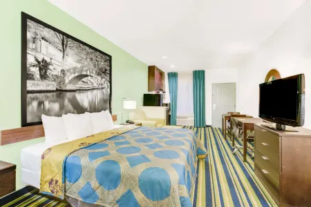 Super 8 by Wyndham Cotulla TX