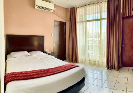 Benteng Hotel Отели в г. Букиттинги