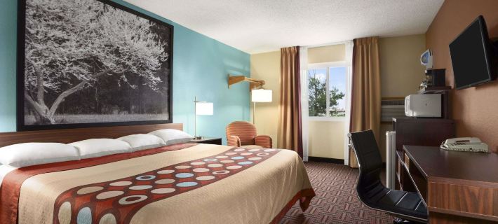 Super 8 by Wyndham Marion Hotels in Williamson County