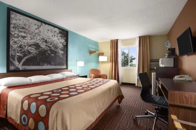Super 8 by Wyndham Marion Hotels in 