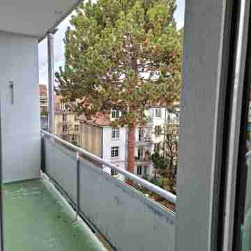 Entire Flat Close to Airport, Train, Center for 7 Others