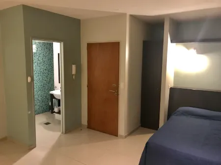 Defensa 1057 Home Studios Отели рядом с достопримечательностью «Museo Historico de Cera»