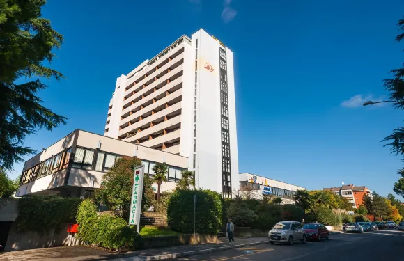 唐納特洛伊莫納酒店