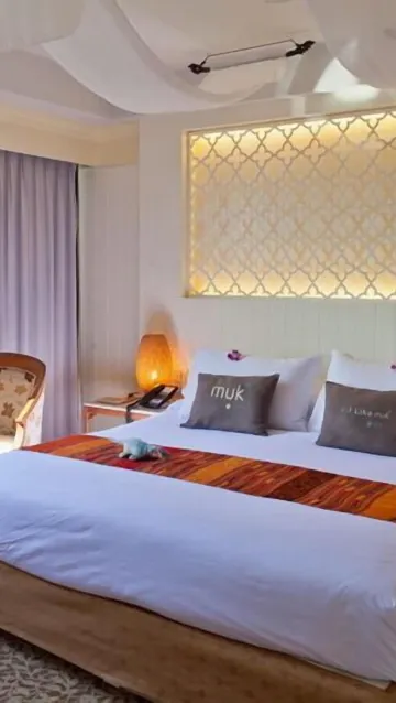 ห้องดีลักซ์ เตียงใหญ่ 1 เตียง