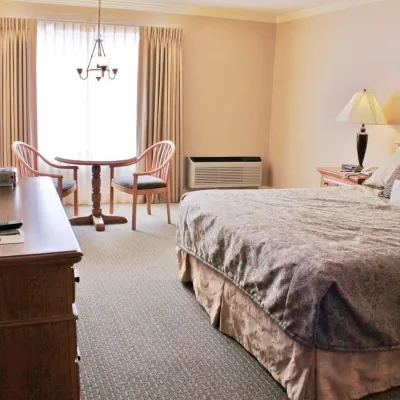 Columbus Inn Hotels near Lombard Street