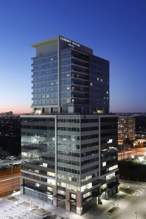 Liberty Suites Отели рядом с достопримечательностью «Кортрайт Сентр фор Консервейшен»