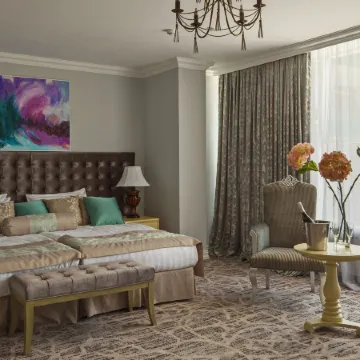 Bristol Central Park Hotel Отели рядом с достопримечательностью «Триумфальная Арка»