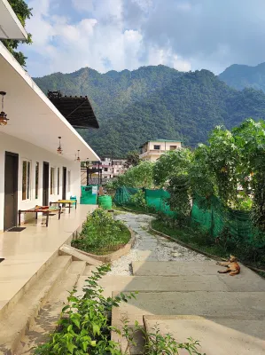 Indian Culture Hotels in Garhwāl