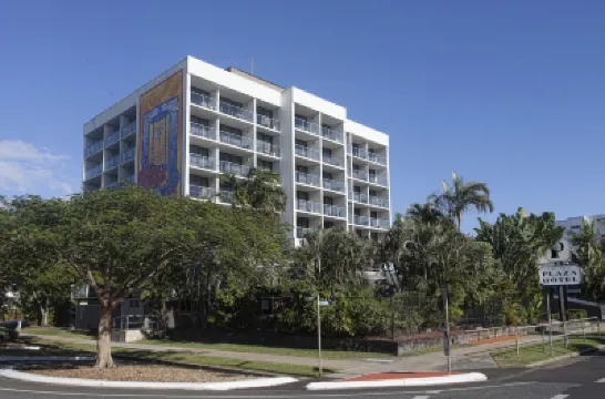 ケアンズ プラザ ホテル セント モニカズ大聖堂周辺のホテル