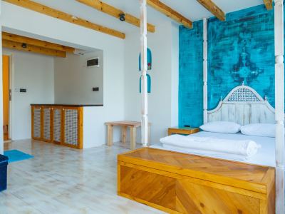 ArkaBarka Floating Hostel
