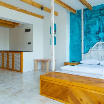 ArkaBarka Floating Hostel