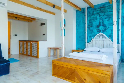 ArkaBarka Floating Hostel