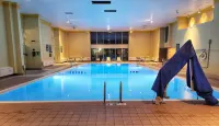 La Quinta Inn & Suites by Wyndham Appleton College Avenue - プール