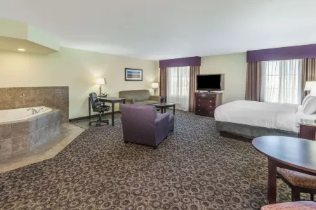 La Quinta Inn & Suites by Wyndham Las Vegas Airport South Отели рядом с достопримечательностью «Cactus Garden Dr»