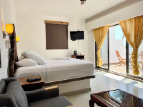 Pelicano Inn Playa del Carmen - Beachfront Hotel