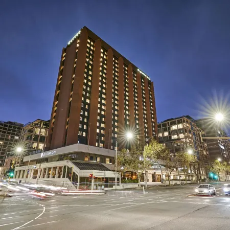Pullman East Melbourne Отели рядом с достопримечательностью «Прямоугольный стадион»