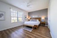 Vista Cay Electra 3 Bedroom Condo by RedAwning