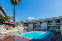 Motel 6 Redlands, CA - piscina