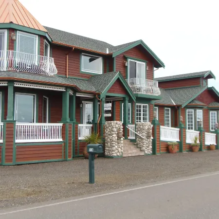 The Collins Inn and Seaside Cottages - Adults Only