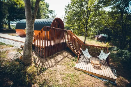 Les Insolites de Jsk Отели в г. Сен-Сенери-ле-Жере