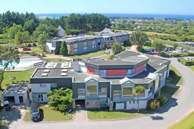 Brit Hotel Golfhotel Saint Samson Hotel di Locquirec