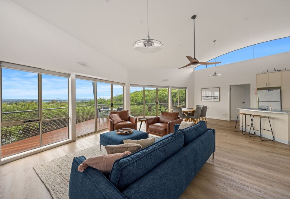 2. 샌디 포인트 비..