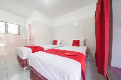 RedDoorz @ Tretes 2 Hotels in Prigen