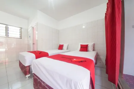 RedDoorz @ Tretes 2 Отели в г. Приген