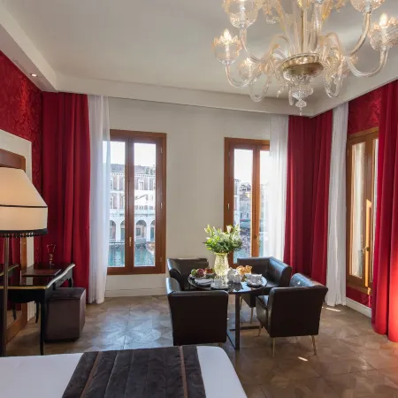 Locanda Leon Bianco on the Grand Canal