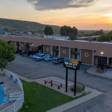 White's City Cavern Inn
