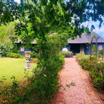 Shangri-La Country Hotel & Spa