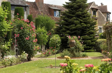 Hotel la Roseraie Отели в г. Блере