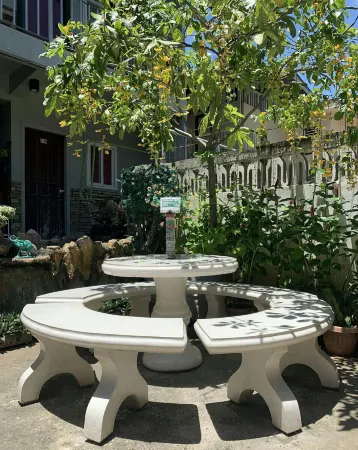 First Baby Bytes Guest House Отели рядом с достопримечательностью «Old Enchanted Balete Tree»