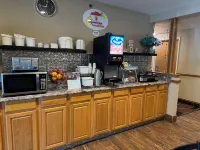 Super 8 by Wyndham Adrian - breakfast