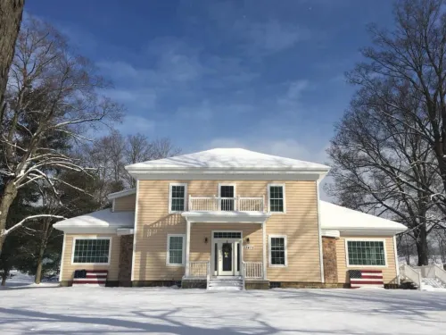 كريستال رَن سويتس أوف سبرينغبورو فنادق في Conneaut Lakeshore