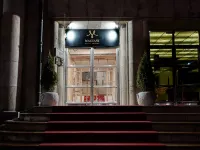Maccani Black Luxury Suites โรงแรมใกล้โบสถ์เซนต์มาร์กออร์โธดอกซ์