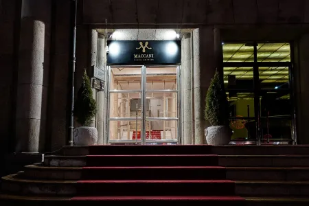 Maccani Black Luxury Suites