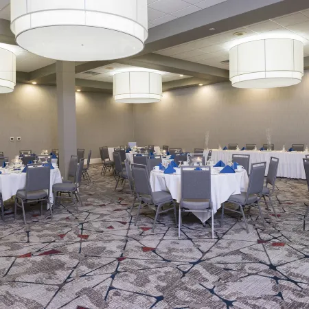 Sonesta Hotel Grand Rapids Airport Отели рядом с достопримечательностью «Колледж "Аквинас"»