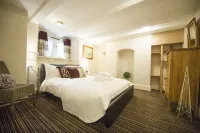 Chester Apartments - balcony