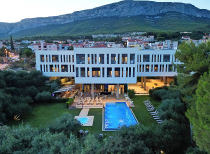 Hotel Salona Palace