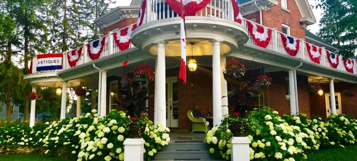 1000 Islands B&B – the Bulloch House Отели в г. Гананок