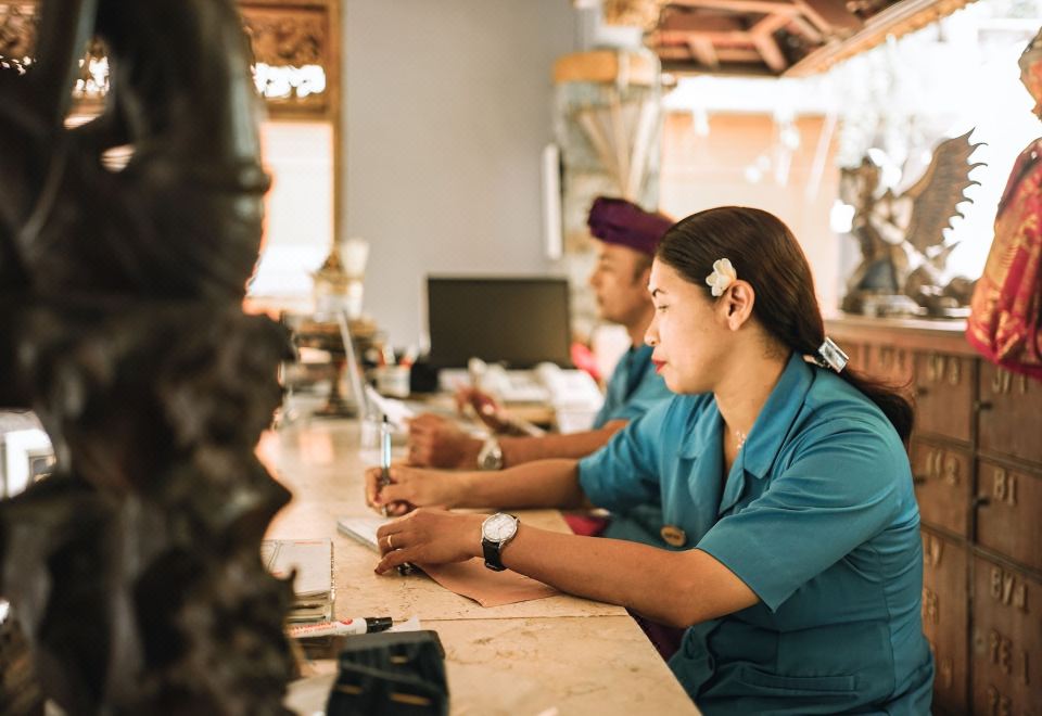 2. 아메드 카페 앤..