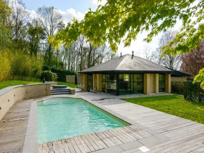 Picturesque Villa with Swimming Pool Hotel dekat Aqualibi