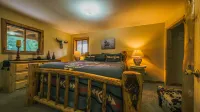 Larch Lodge Secluded Cabin!