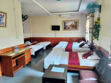 Hoa Do Hotel - Ha Tinh Отели рядом с достопримечательностью «Phong Phan Pagoda»