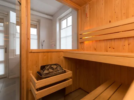 Villa in Friesland with Sauna and Whirlpool Отели в г. Delfstrahuizen