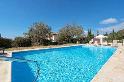 Beautiful Villa Dionysus with Private Pool in Peaceful Location - Aphrodite Hills โรงแรมใน