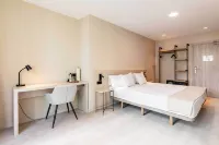 HQ Arena Hotel - parkir