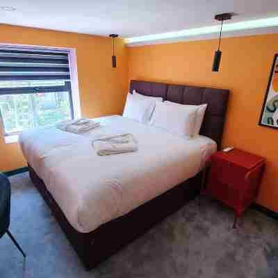Aaron Wise - 51 Fitzhamon Apartments Rooms