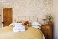 Windsor Cottage - Bolthole in the Heart of CN! Hotels in Great Tew